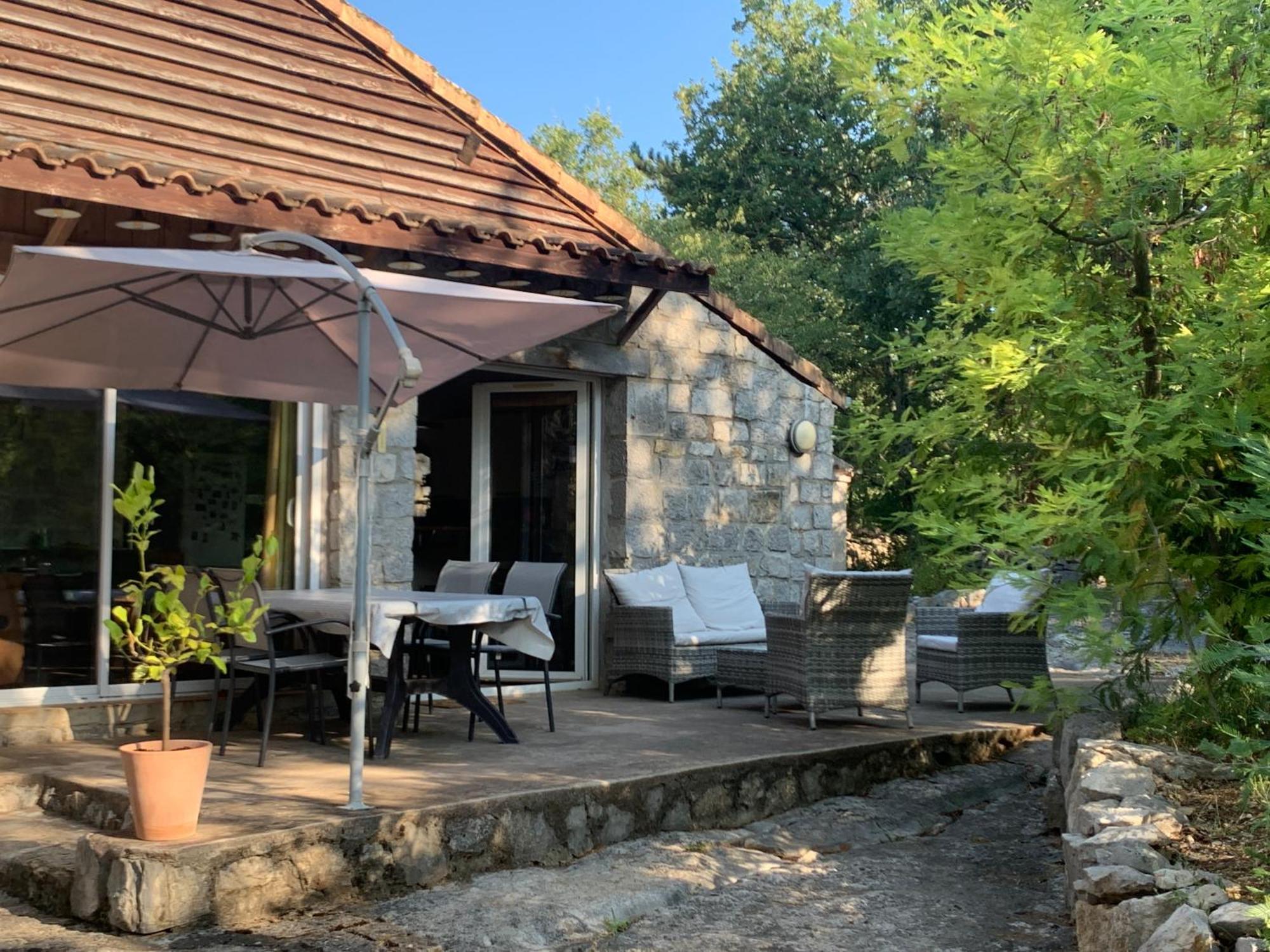 Villa de 100m2 avec grande piscine privée Saint Alban Auriolles Extérieur photo